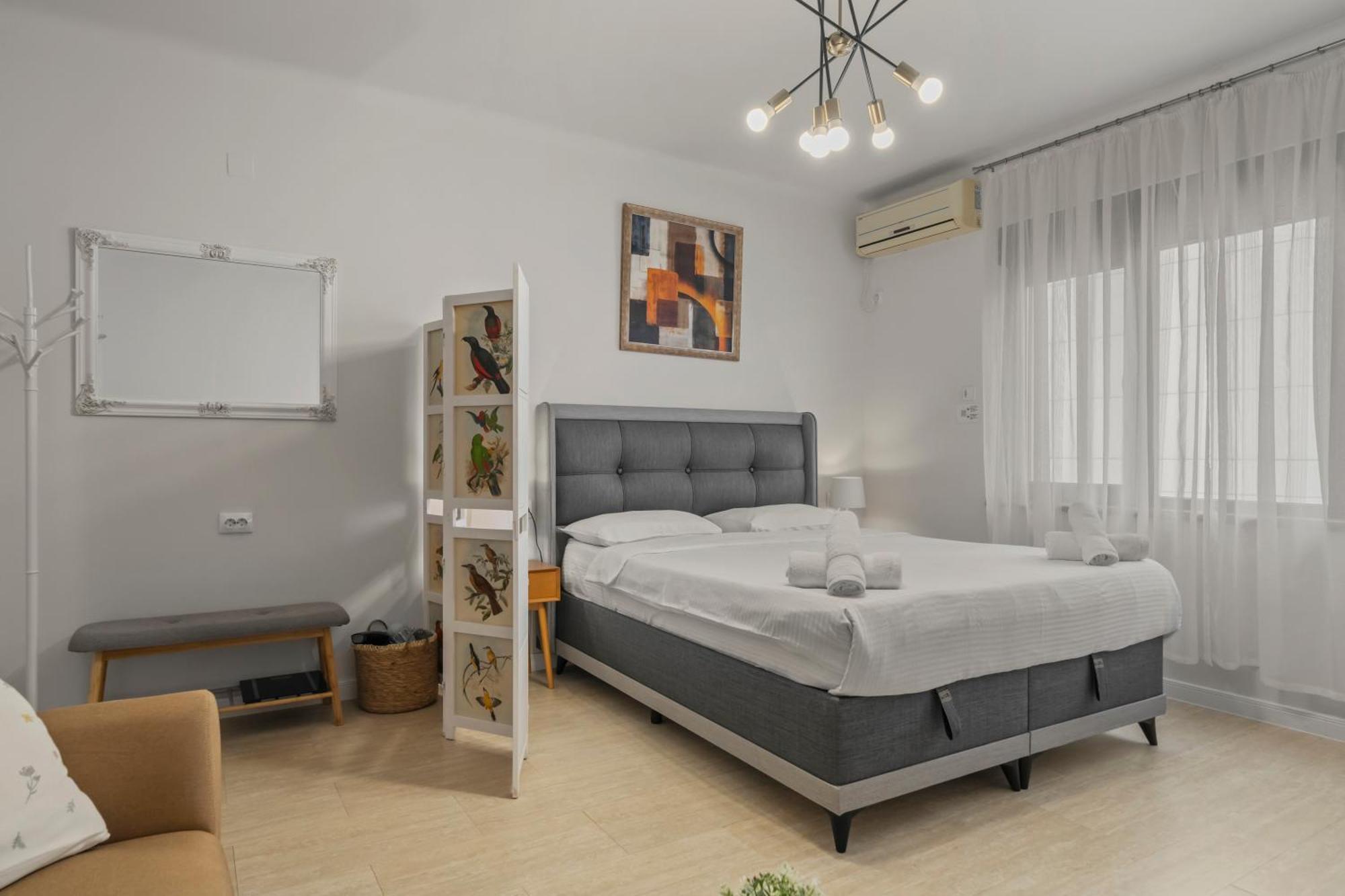 Upscale Studio, Walking Distance From The Old Town Bucharest Exterior photo