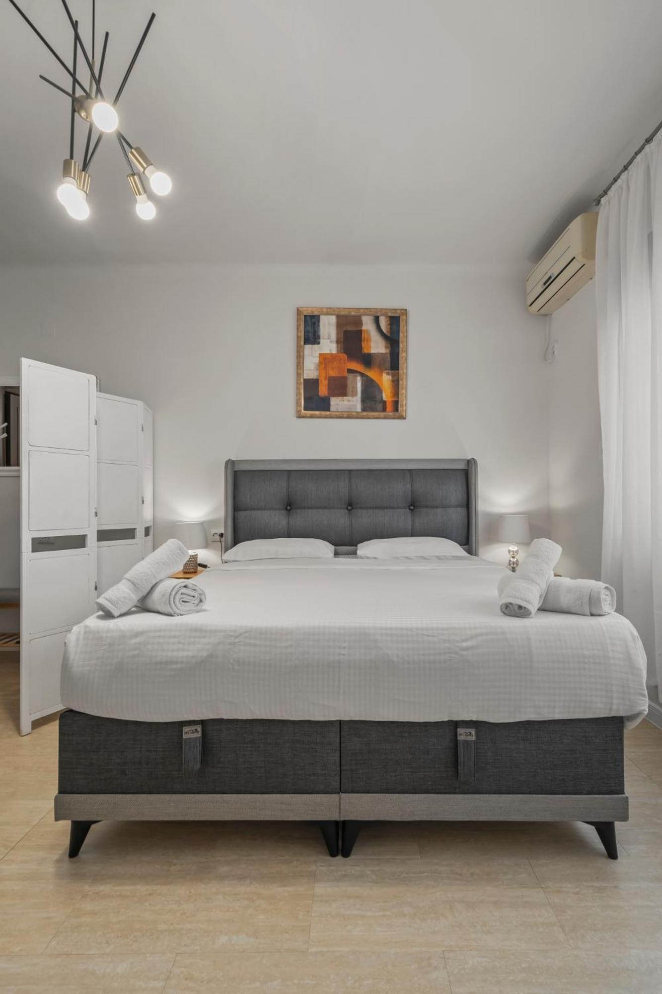 Upscale Studio, Walking Distance From The Old Town Bucharest Exterior photo
