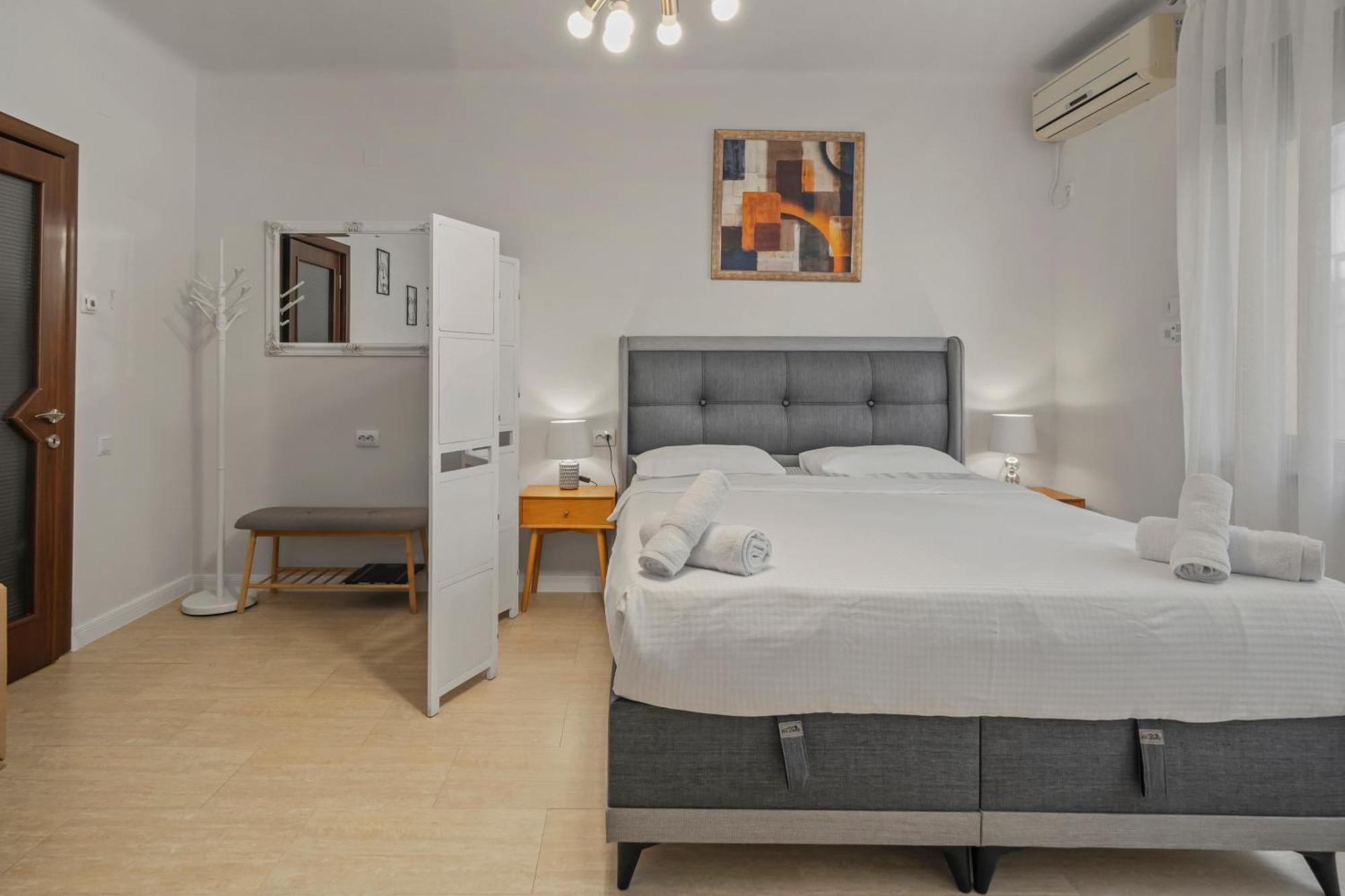 Upscale Studio, Walking Distance From The Old Town Bucharest Exterior photo